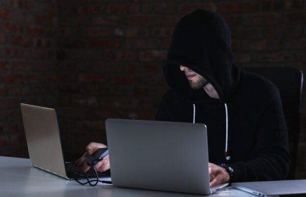 E-whoring – cyfrowe oszustwo, o którym warto wiedzieć